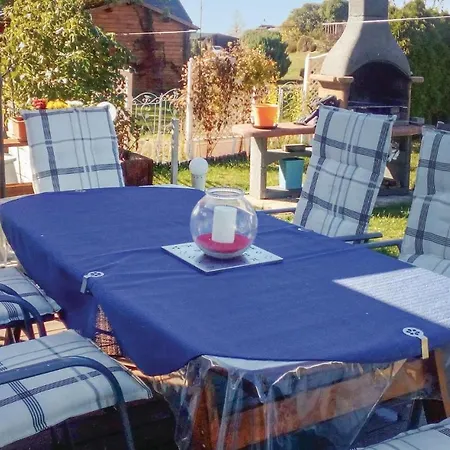 Appartamento Nice In With 2 Bedrooms And Wifi