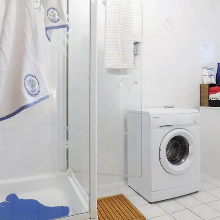 Appartamento Nice In With 2 Bedrooms And Wifi